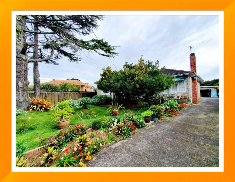 19 Lorraine Avenue, Mount Albert, Auckland - Carousel 1