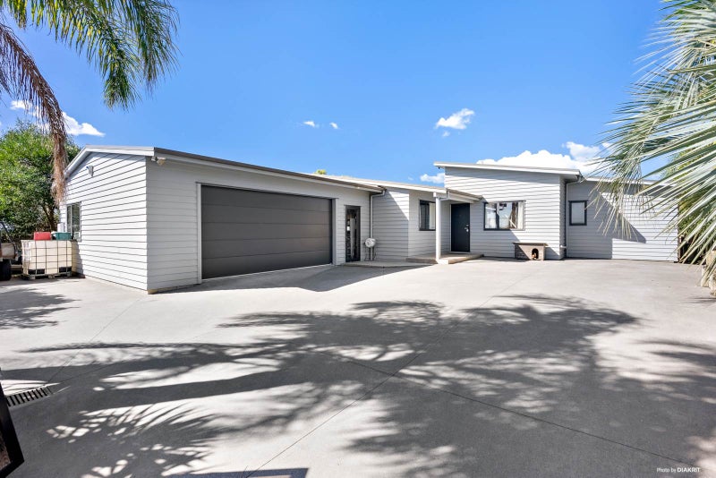 21 Shelly Bay Road, Beachlands, Auckland - Carousel 1