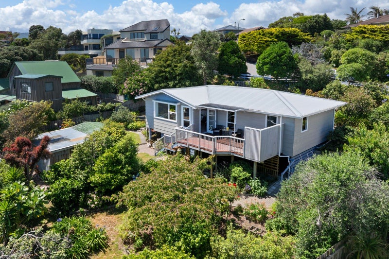5 Sunset Terrace, Waikanae Beach, Waikanae - Carousel 1