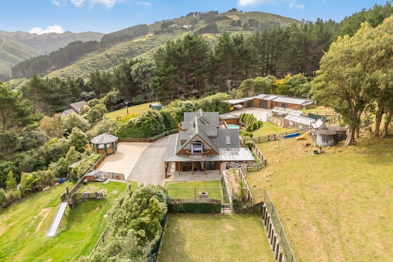 42 Cottle Park Drive, Normandale, Lower Hutt, Wellington - Carousel 2