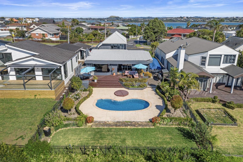 108 Clovelly Road, Bucklands Beach, Auckland - Carousel 1