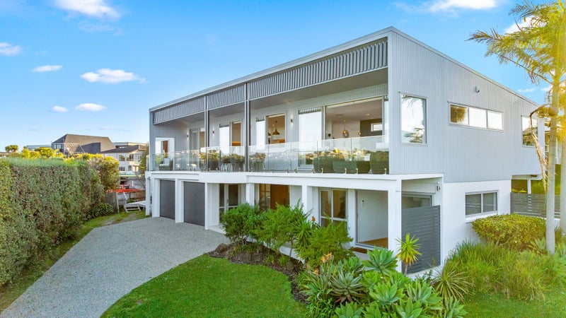 10 McCrystal Avenue, Bucklands Beach, Auckland - Carousel 1