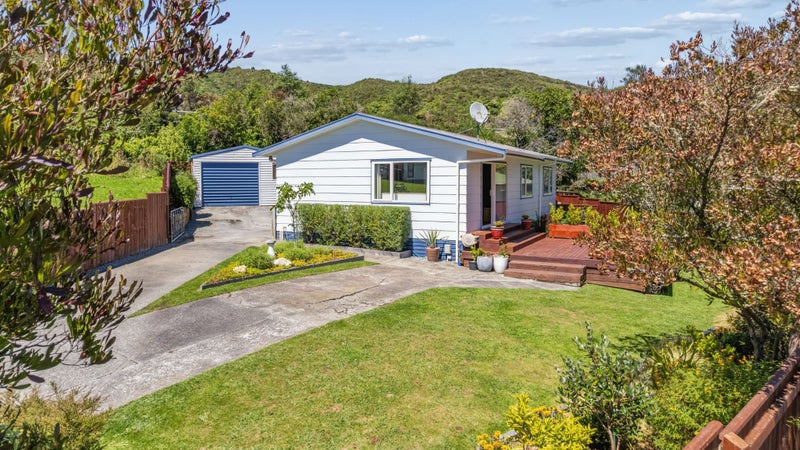 21 Oaklands Grove, Clouston Park, Upper Hutt - Carousel 1