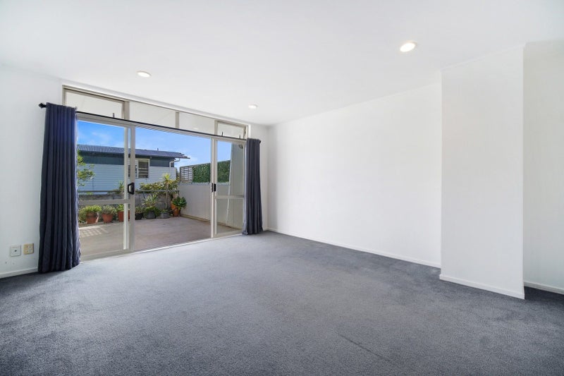 2A/20 Ian Marwick Place, Birkenhead, North Shore City, Auckland - Carousel 2