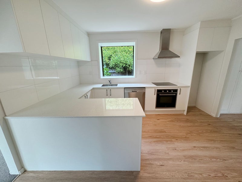 16 Manor Place, Bryndwr, Christchurch - Carousel 2
