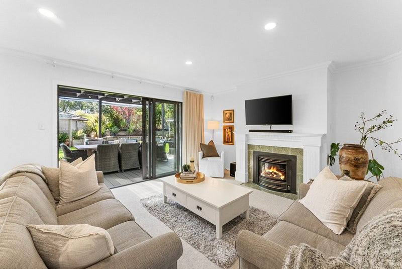 10F Tupare Place, Highlands Park, New Plymouth - Carousel 1