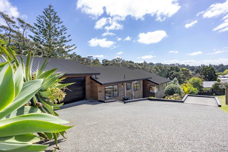 187A Godley Road, Titirangi, Auckland - Carousel 1