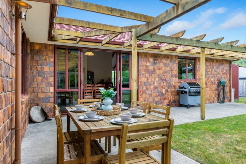 20 Glentui Place, Waikawa, Picton - Carousel 1