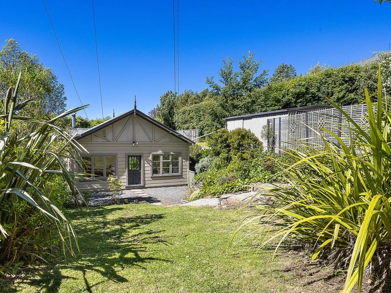 18 Ellesmere Street, Ravensbourne, Dunedin - Carousel 2