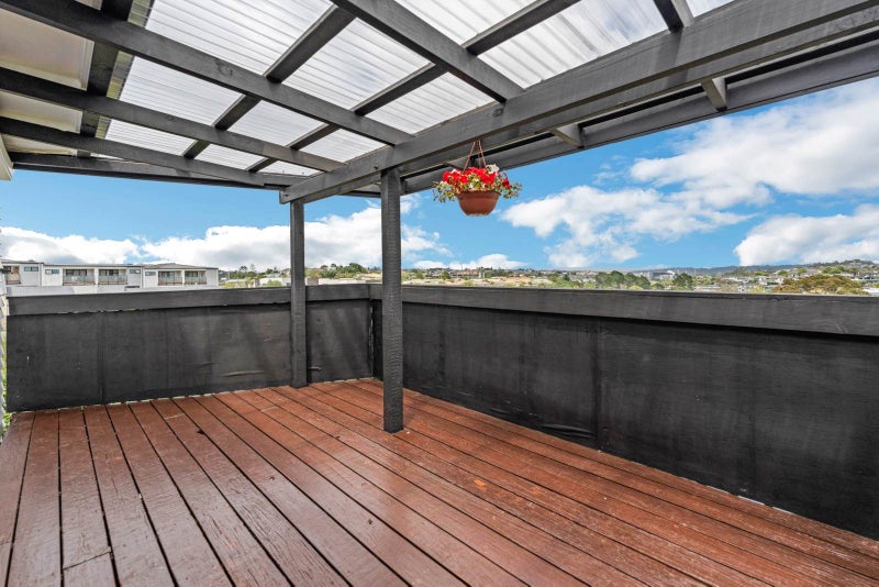1/962 East Coast Road, Northcross, Auckland - Carousel 1