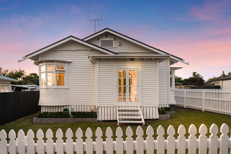 7 Montrose Street, Point Chevalier, Auckland - Carousel 2