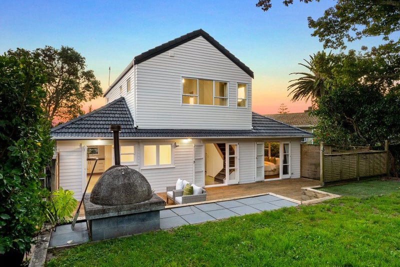 20 Sea Vista Avenue, Beach Haven, Auckland - Carousel 1