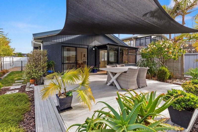 2/285 Oceanbeach Road, Mount Maunganui - Carousel 1