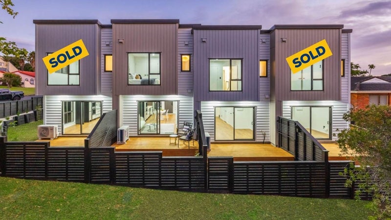 5/1 Photinia Place, Botany Downs, Auckland - Carousel 1