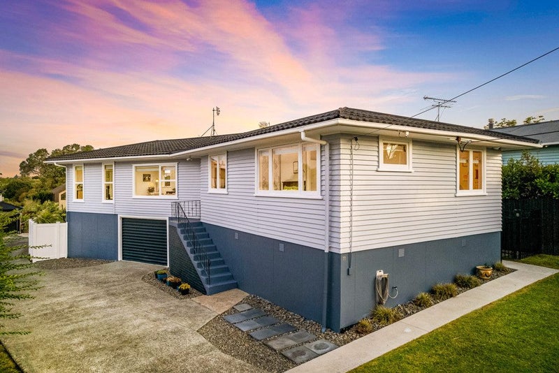 11 Tahi Terrace, Glen Eden, Auckland - Carousel 1