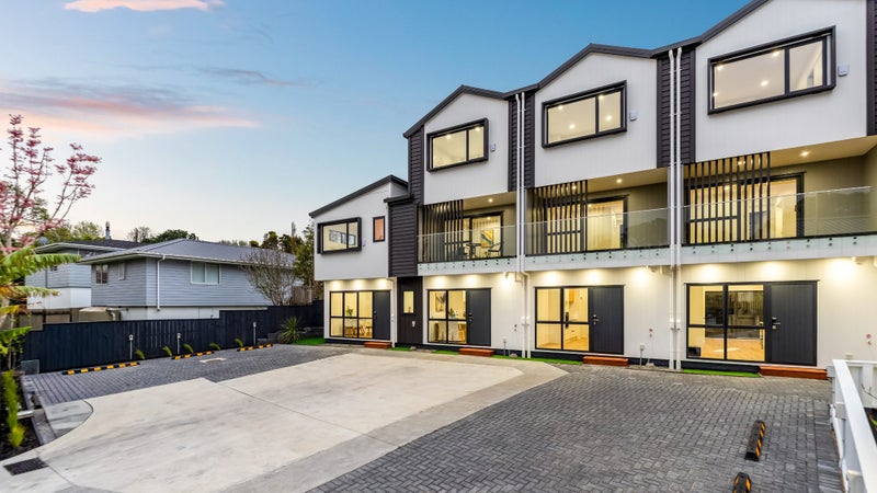 16B Saint Catherine Crescent, West Harbour, Auckland - Carousel 1
