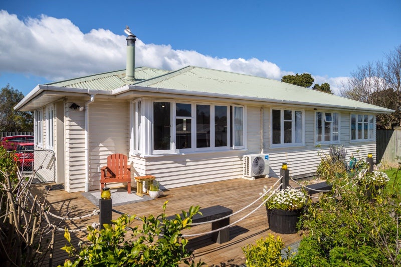 16D South Belt, Solway, Masterton - Carousel 1