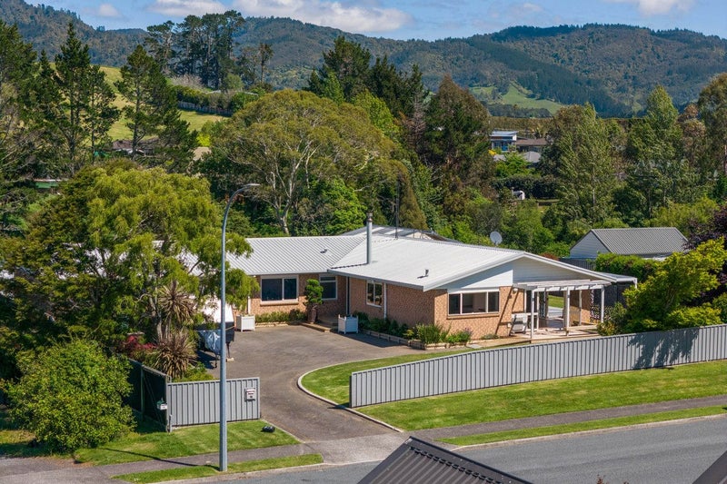 10 Highfields Drive, Katikati, Katikati - Carousel 1