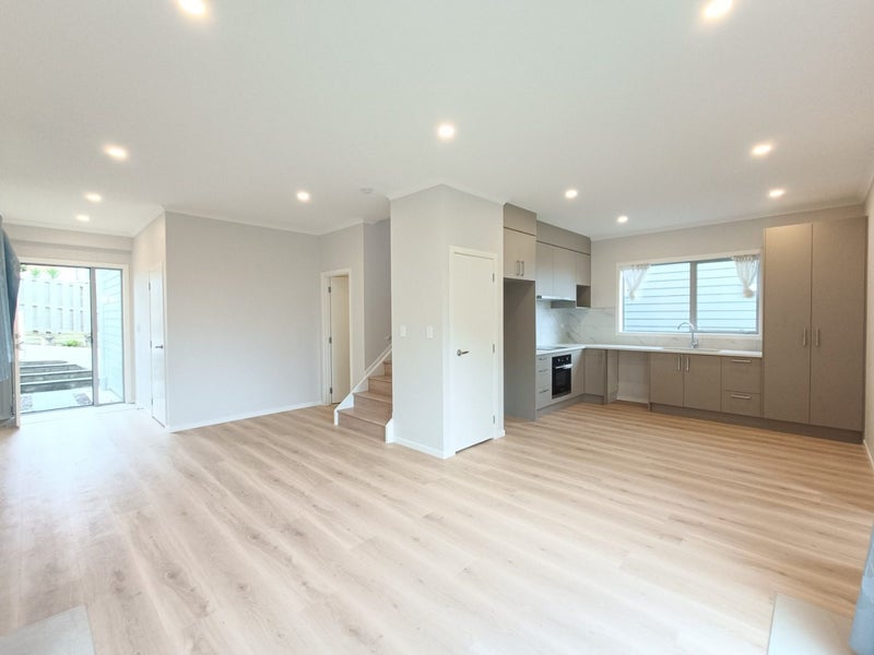 39 Miramar Place, Pakuranga, Auckland - Carousel 2