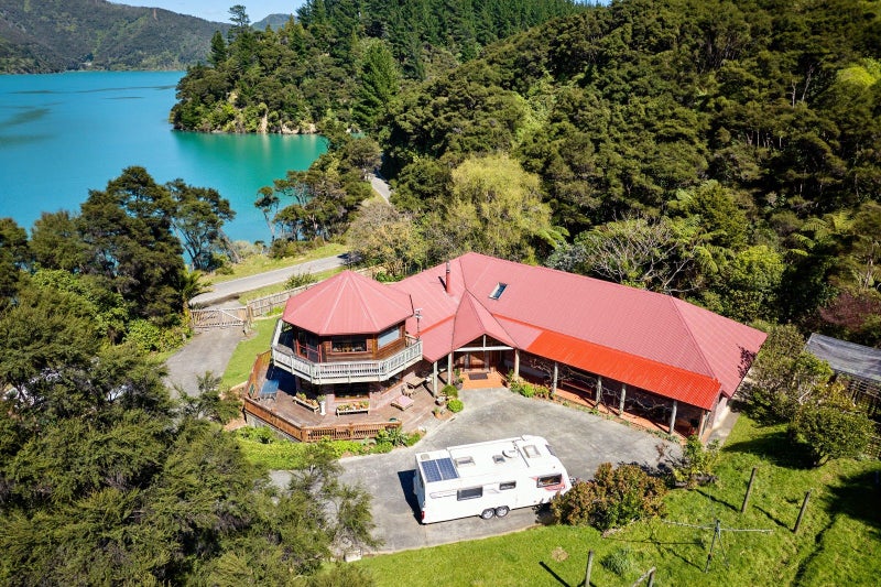 5078 Kenepuru Road, Ohauparuparu Bay, Picton - Carousel 1