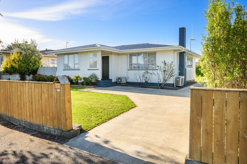 7 Tararua Terrace, Cloverlea, Palmerston North - Carousel 1