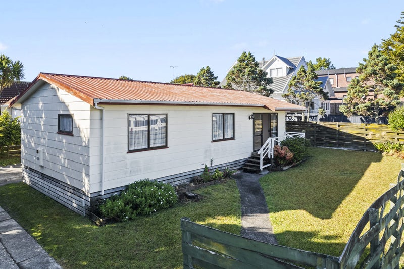 1/91 Lynwood Road, New Lynn, Auckland - Carousel 1