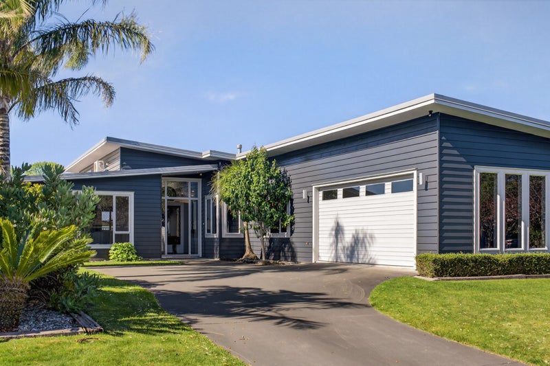 15 Pohutukawa Grove, Lytton West, Gisborne - Carousel 1