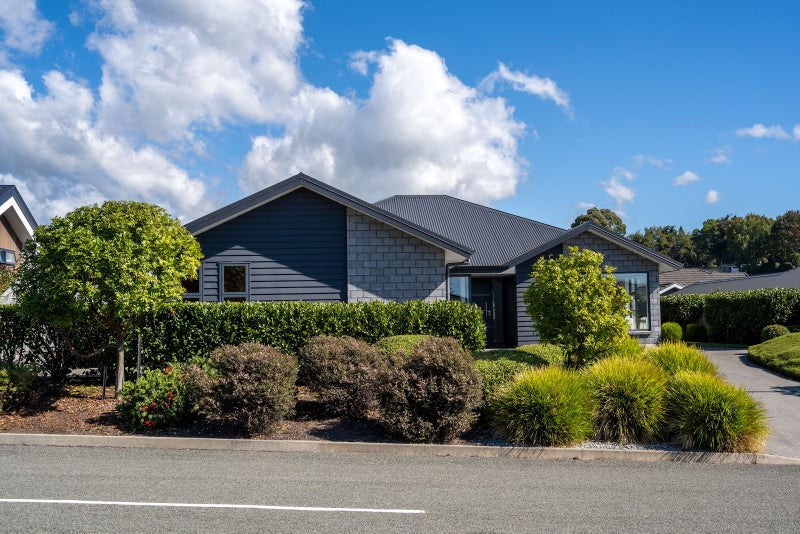 4 Belvedere Drive, Richmond, Richmond - Carousel 2