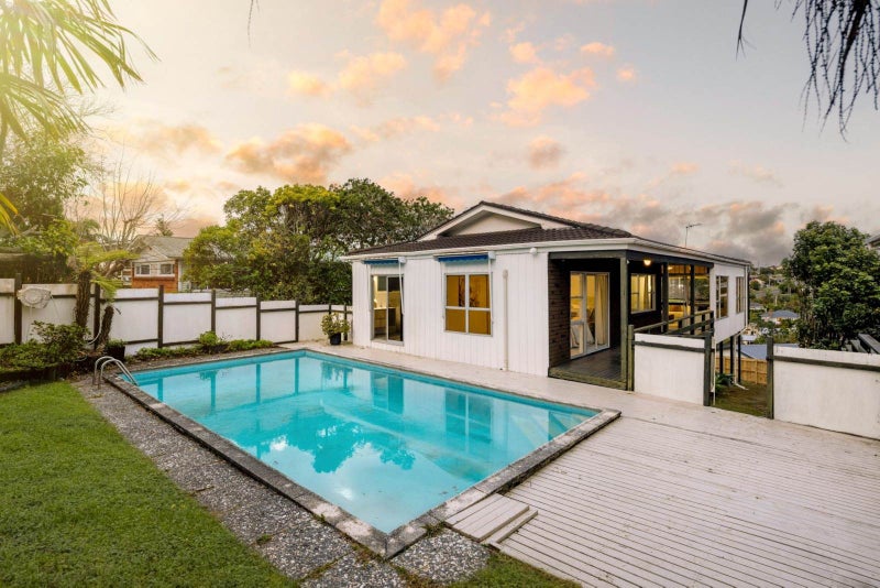 15 Ravenwood Drive, Forrest Hill, Auckland - Carousel 1