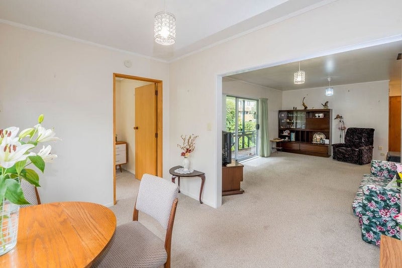 12 Poneke Drive, Waikanae - Carousel 1