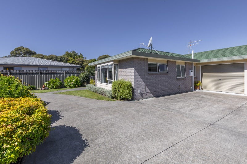 2/2 Anzac Avenue, Onekawa, Napier - Carousel 1