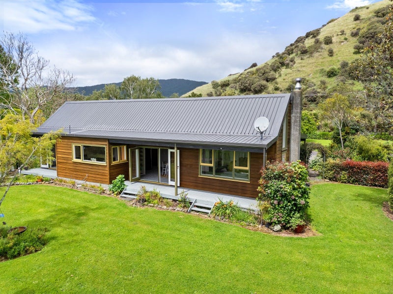 123 North Manakau Road, Levin - Carousel 2
