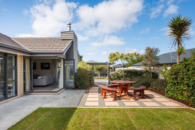 6 Monaco Grove, Fitzherbert, Palmerston North - Carousel 2