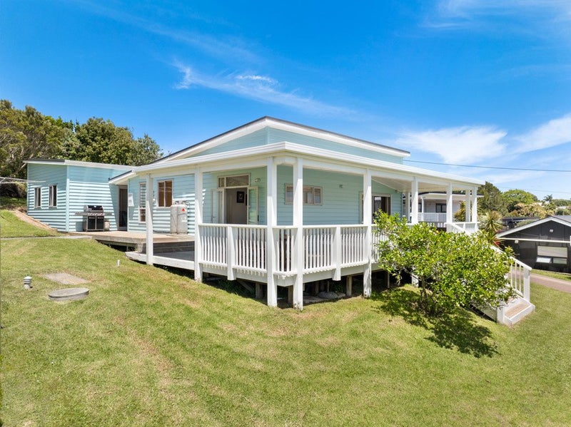 30 Kennedy Road, Surfdale, Waiheke Island - Carousel 2