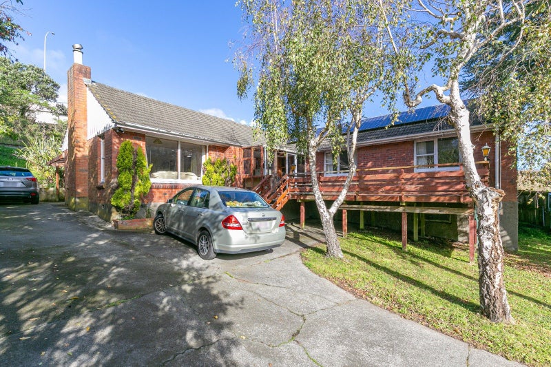 20 Tremewan Street, Tawa, Wellington - Carousel 1
