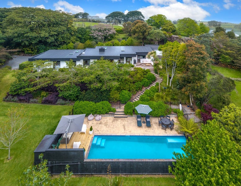 18 Ara-Kotinga, Whitford, Manurewa - Carousel 2