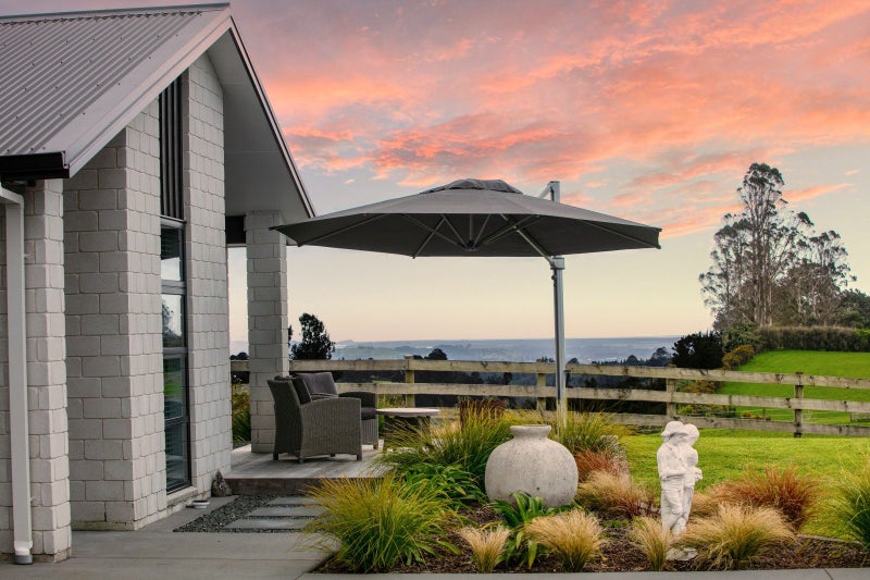 9 Betty May Drive, Pyes Pa, Tauranga - Carousel 2