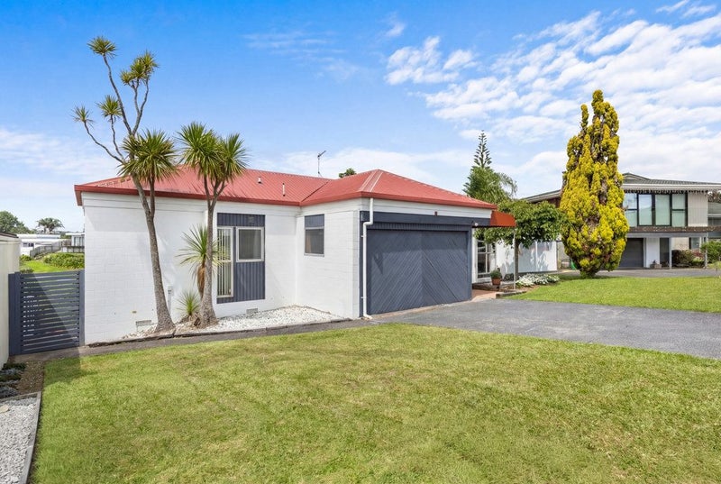 17 Davita Place, Farm Cove, Auckland - Carousel 1