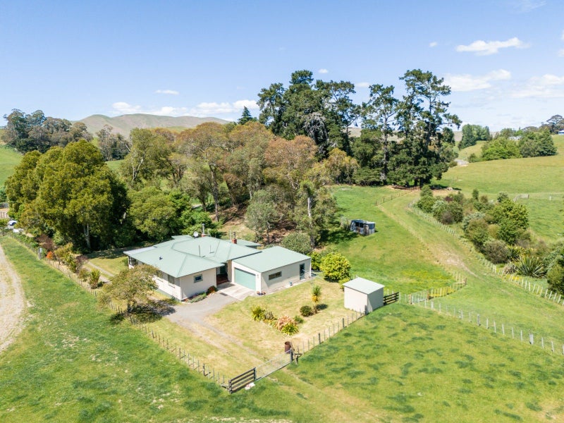 1872 Middle Road, Poukawa - Carousel 1