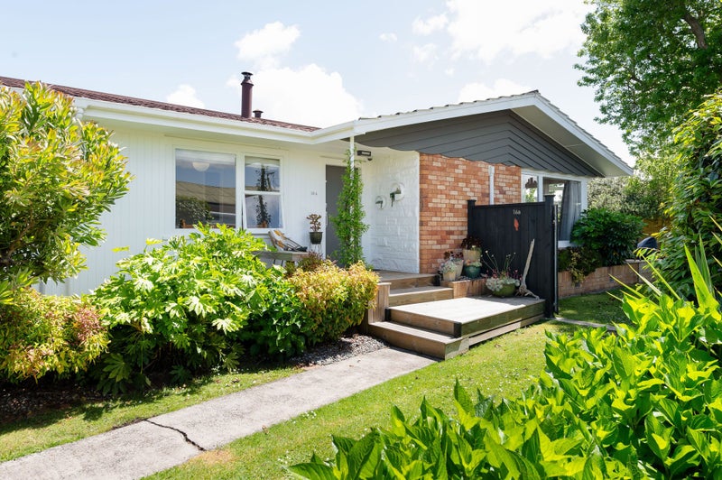 16A Forest Lake Road, Forest Lake, Hamilton - Carousel 1