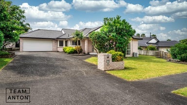 8 Artesia Close, Shamrock Park, Auckland - Carousel 1