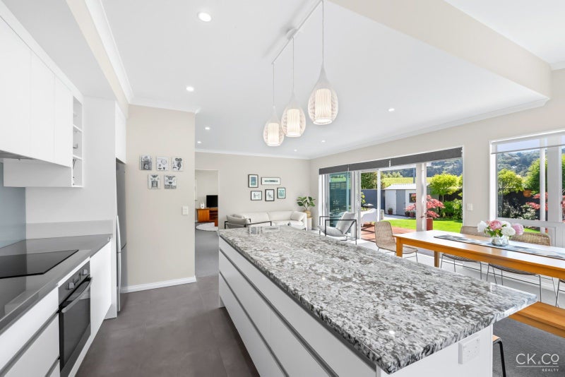 8D Glen Iris Grove, Woburn, Lower Hutt - Carousel 2