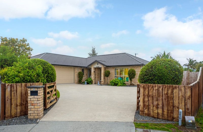 7 Welwyn Place, Rototuna North, Hamilton - Carousel 2