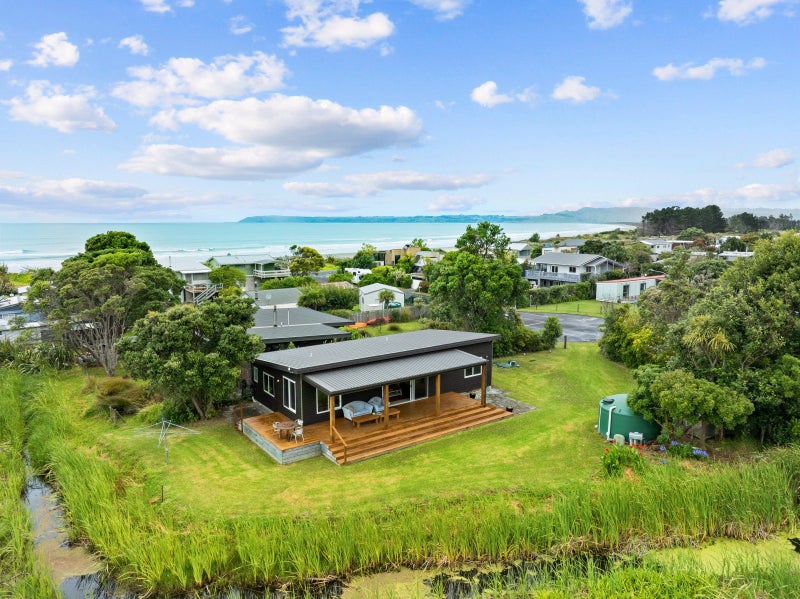 6 Rhona Place, Māhia - Carousel 1