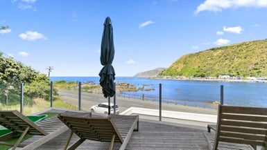 6 Owhiro Bay Parade, Island Bay, Wellington - Carousel 1