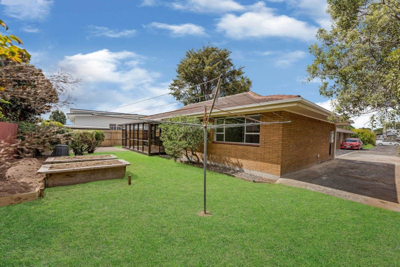 22B Bunnythorpe Road, Papakura, Papakura - Carousel 1