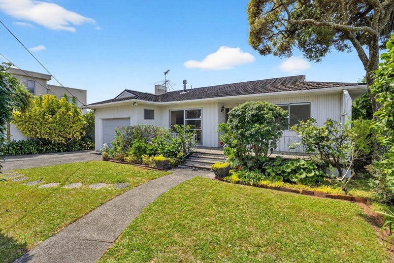 15 Frieston Road, Milford, Auckland - Carousel 1