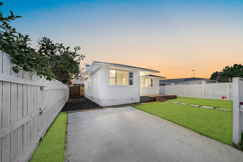 8 Brentford Place, Manurewa, Manukau City, Auckland - Carousel 1