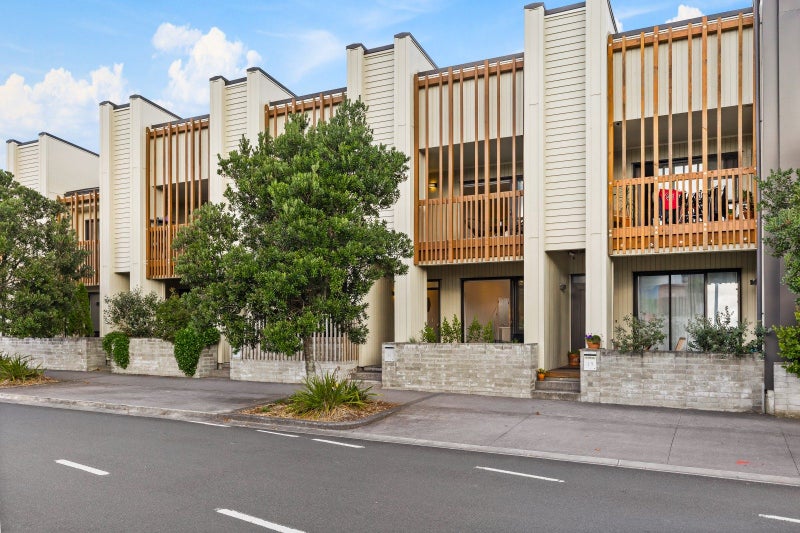 31 De Havilland Road, Hobsonville, Auckland - Carousel 1