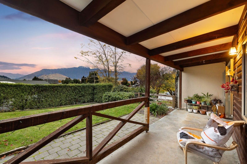 4A Avalon Crescent, Fernhill, Queenstown - Carousel 1